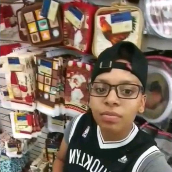 Meet your Posher, Simone - Picture 1 of 1